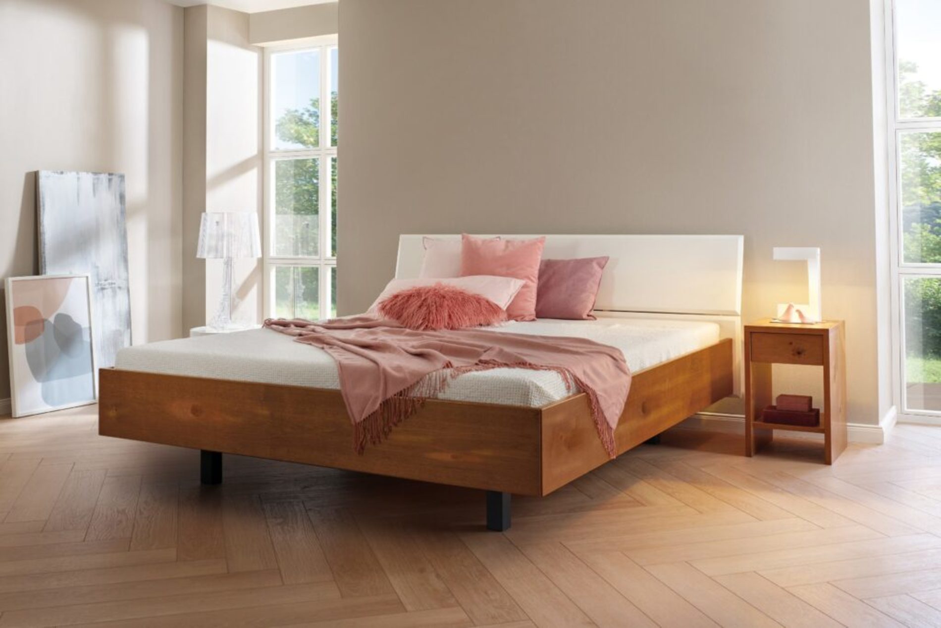 Elegantes Massivholzbett von Reichert mit komfortabler Sitzhöhe