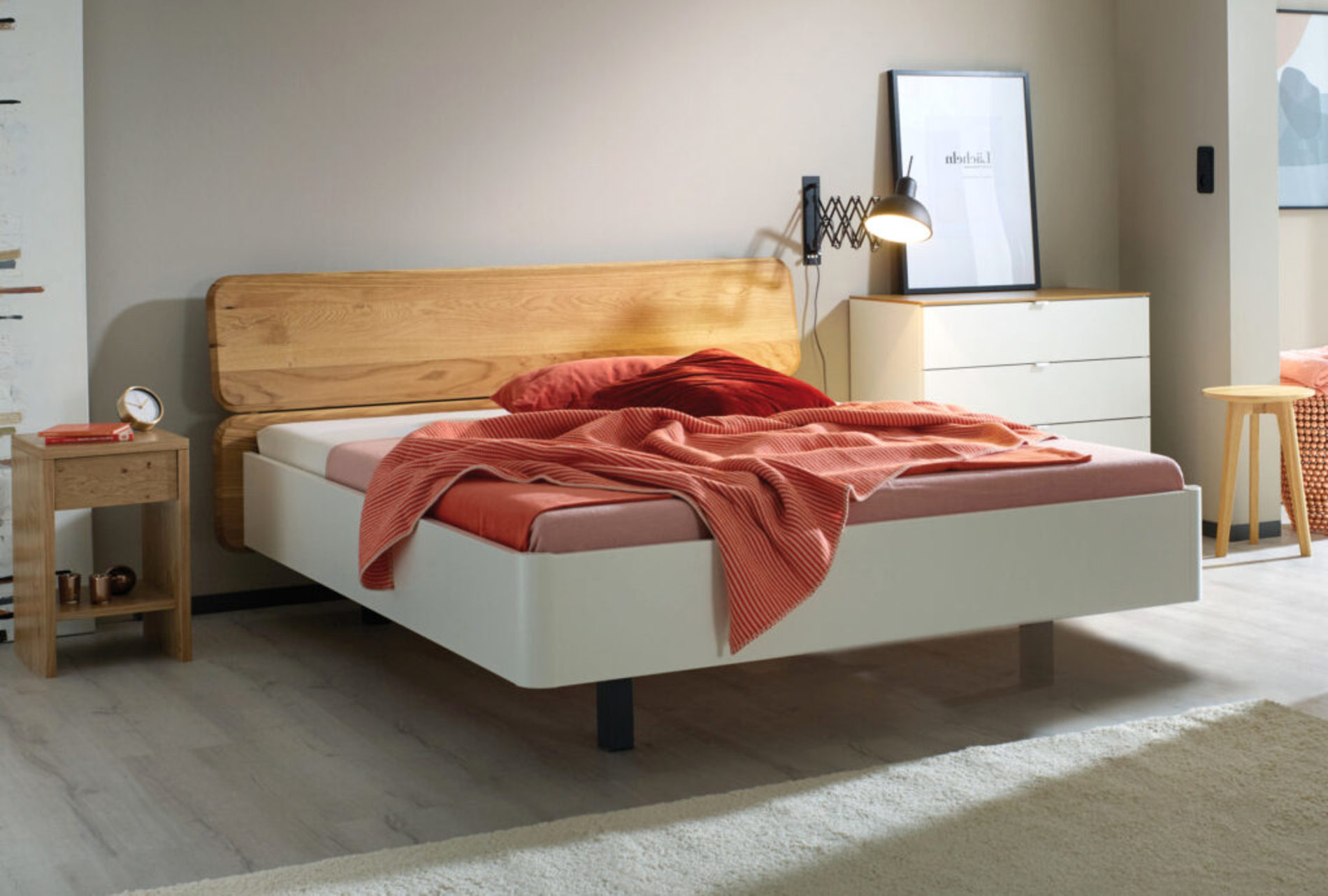 Reichert Bettgestell aus Eiche mit Komforthöhe und umweltfreundlicher Lackierung