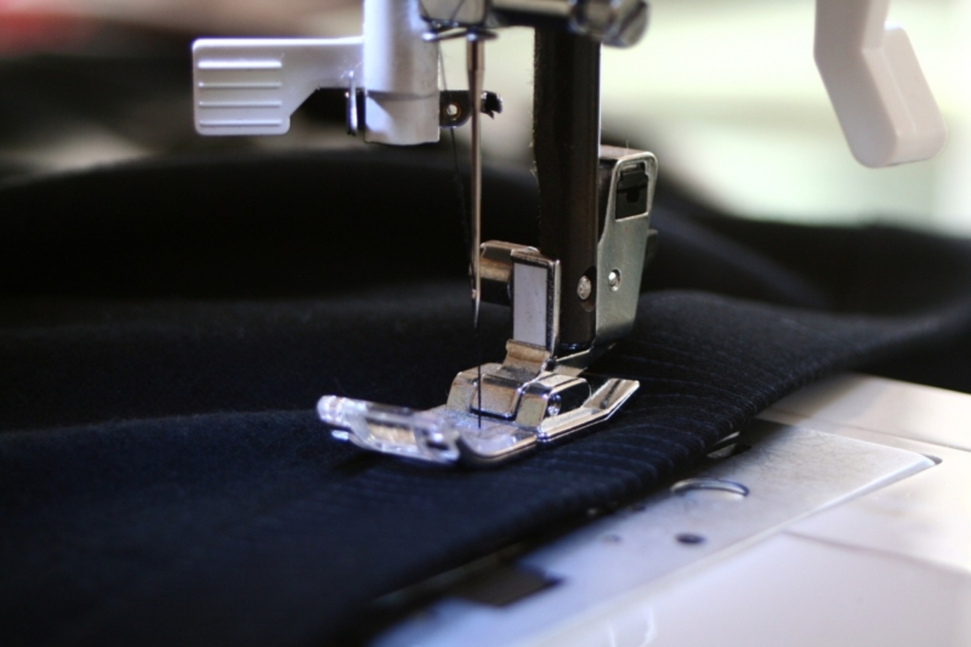 sewing-machine-262454_1280-800x533.jpg