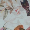 Estella Mako-Batist Bettwäsche-Set Libera mit einem hellen Untergrund, worauf feine Blumenzweige und zarte Kolibri zu sehen sind - Sie besteht aus 100% Baumwolle, ist hautsympathisch, geschmeidig, pflegeleicht, temperaturausgleichend und hat eine leicht glänzende Oberfläche